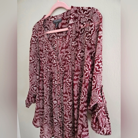 A Pea in the Pod Nursing Maternity Blouse Red Maroon Floral Tribal Size Medium - Picture 3 of 13